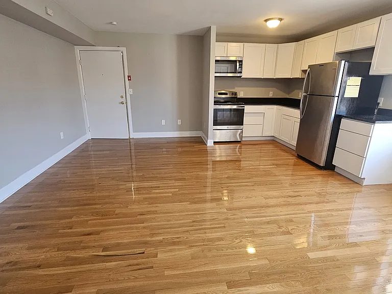 143 Sheffield Ave #1B — Photo 2