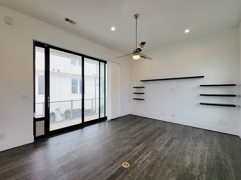 9 N Saint Charles St #B — Photo 9