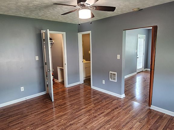 4th image of 504 Oak Dr #A