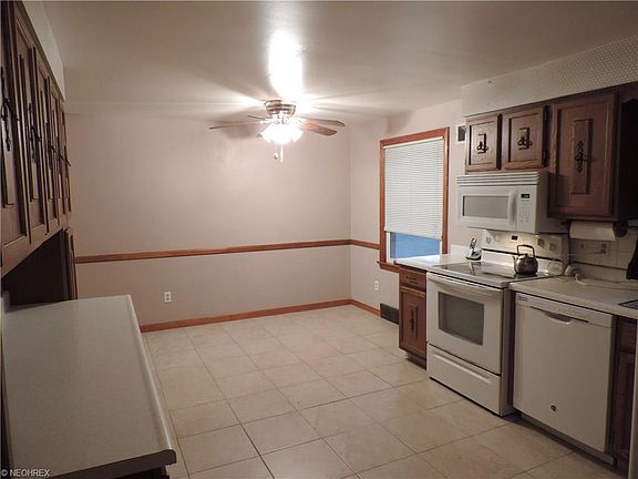 3rd image of 936 Woodlawn Ave