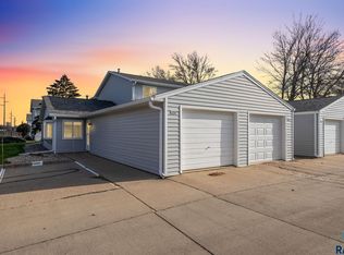1000 S Newport Pl, Sioux Falls, SD 57106