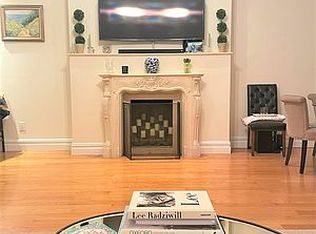 40 E 65th St #2R, New York, NY 10065