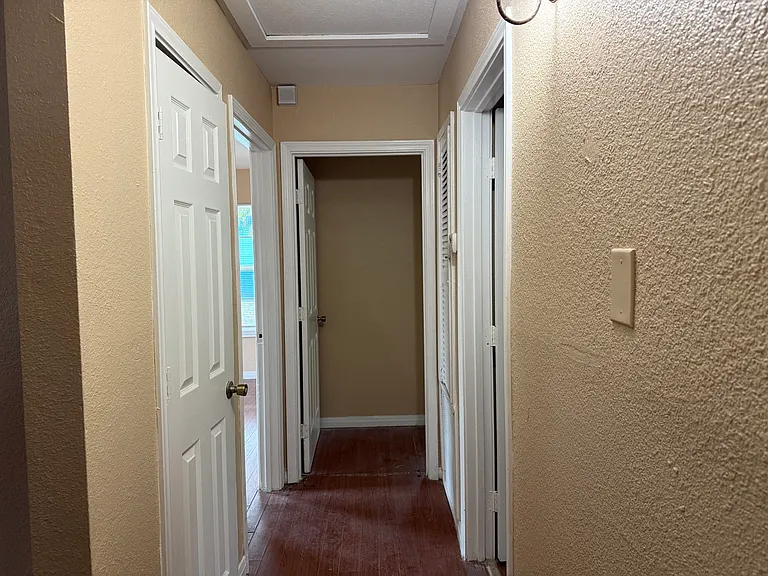 710 Prestwick Blvd — Photo 6
