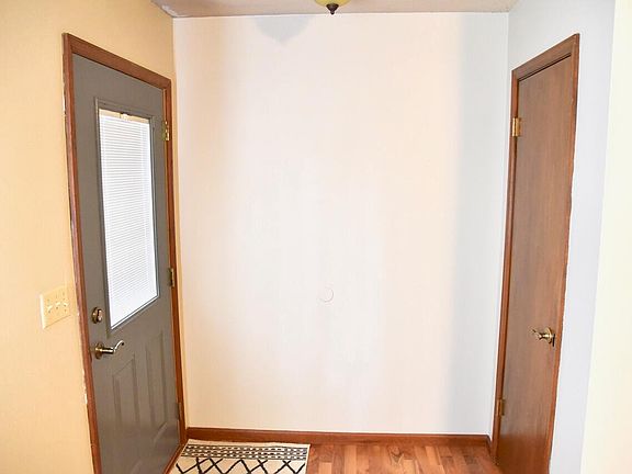 5th image of 404 Yucca Dr