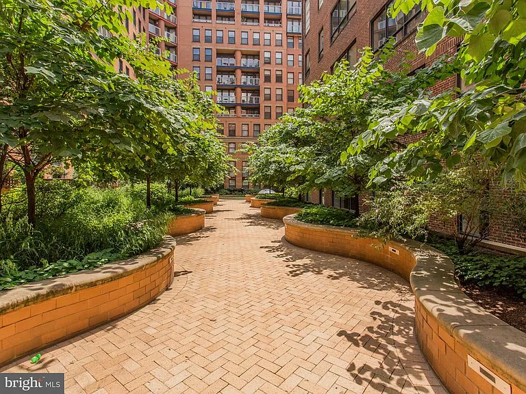 631 D St NW #637 — Photo 35