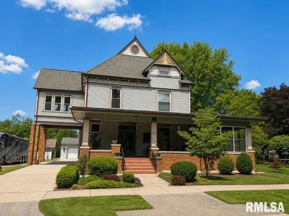 207 W 3rd St, Delavan, IL 61734