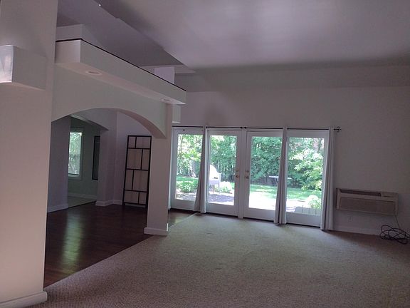 2nd image of 11620 Edgewater Dr