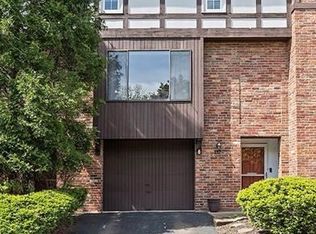 327 Woodbridge Dr, Pittsburgh, PA