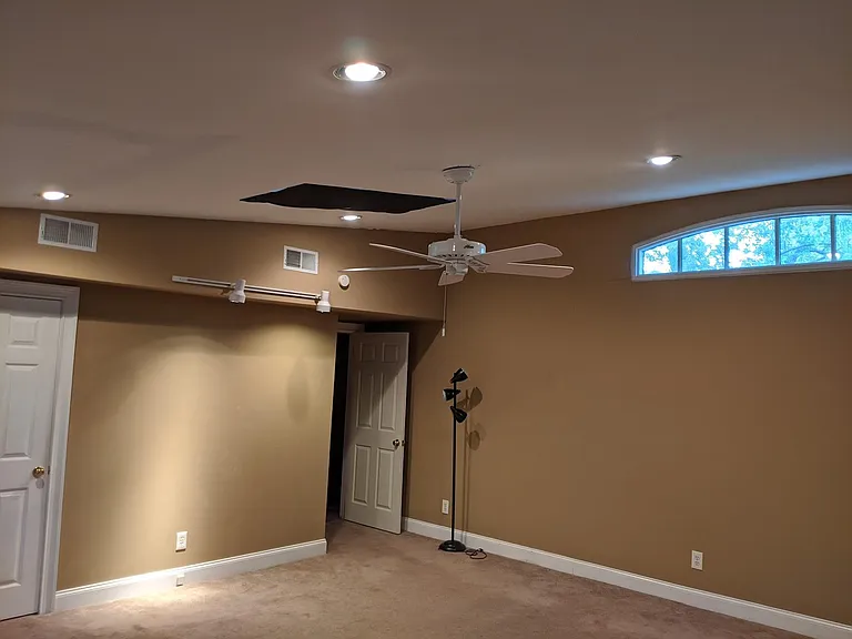 Upstairs Master Bedroom 22x24 ft.