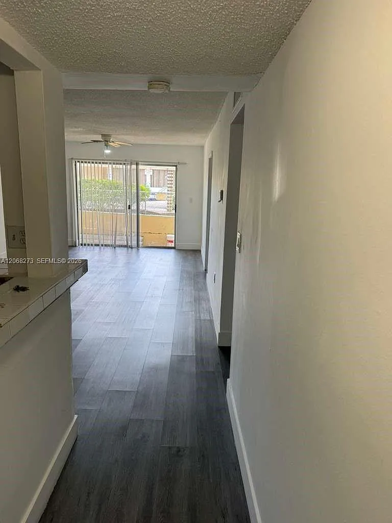 Capri Gardens Condo — Photo 3