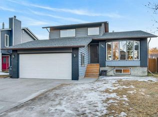 303 E Woodside Pl, Okotoks, AB T1S 1L9