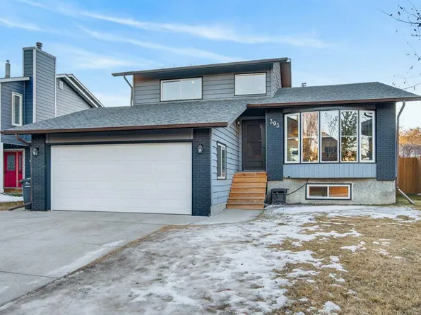 303 E Woodside Pl, Okotoks, AB T1S 1L9