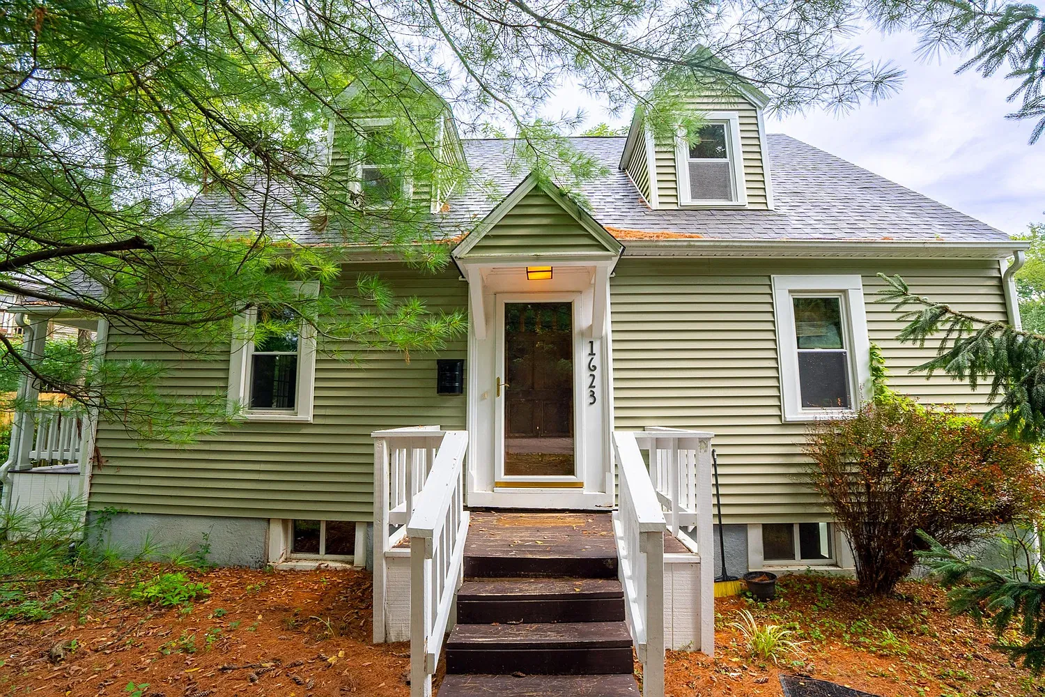 3 bed, 1902 sqft, $3,300 — Photo 1