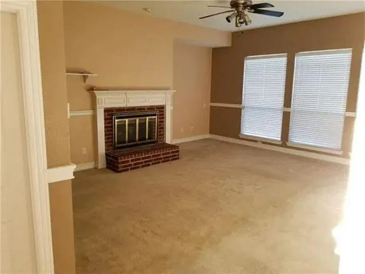 2304 Hillary Trl — Photo 5