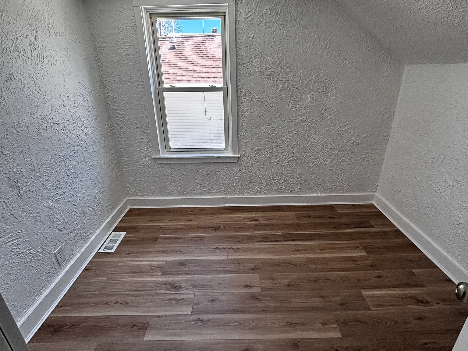 215 Ottawa Ave — Photo 3