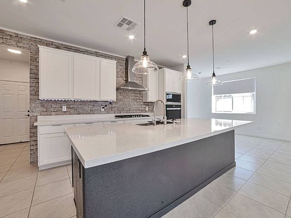 4th image of 10937 Parsley Ave