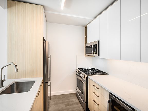 5th image of 101 W End Ave APT 14DD