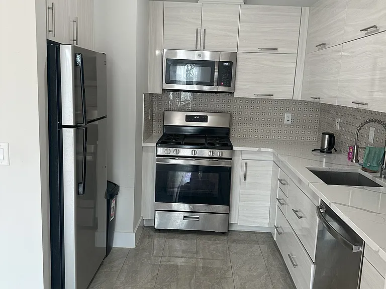 186-188 Kensington Ave #4A — Photo 7