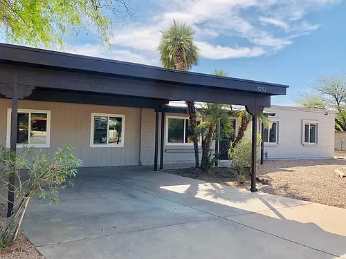 7253 N Meredith Pl Photo 1