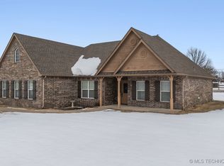3823 Oakwood Dr, Pryor, OK 74361