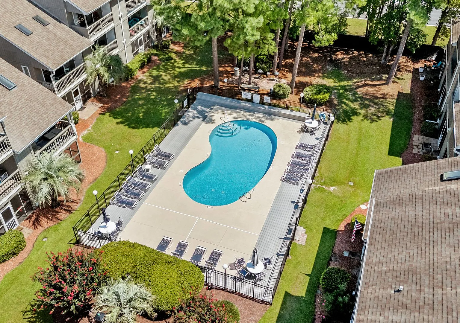 Fully Furnished 2BR Condo | Pool | Flexible Lease Terms | Surfside Beach — Photo 2