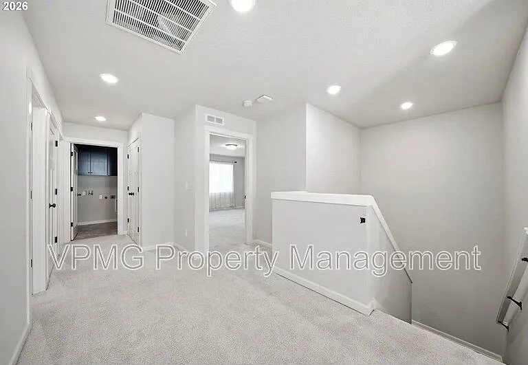 4704 NE 109th St — Photo 18