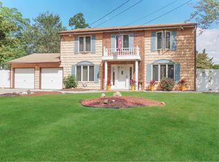 365 Bridge Rd, Hauppauge, NY 11788