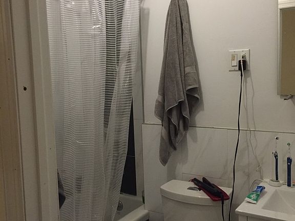 3rd image of 33 Montrose Ave #3ROY