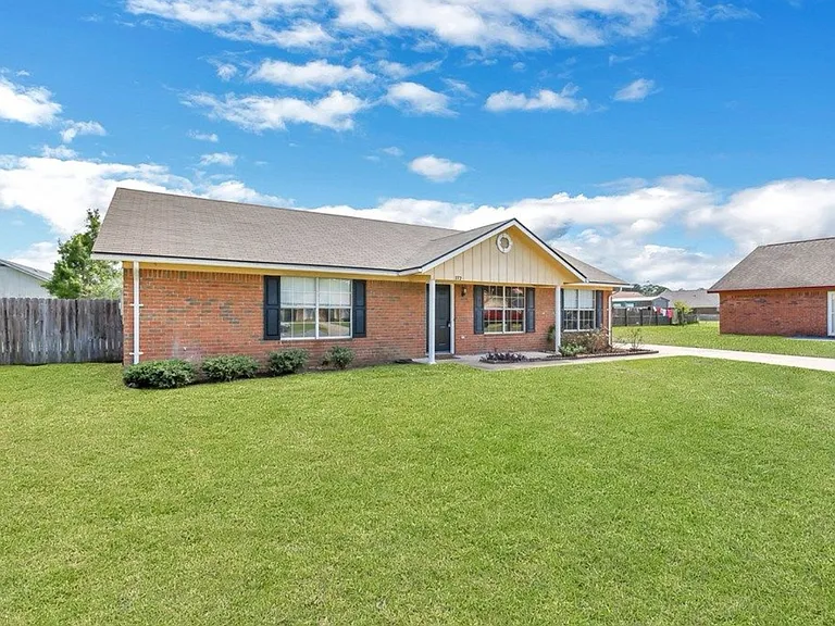 772 Melissa Dr — Photo 3
