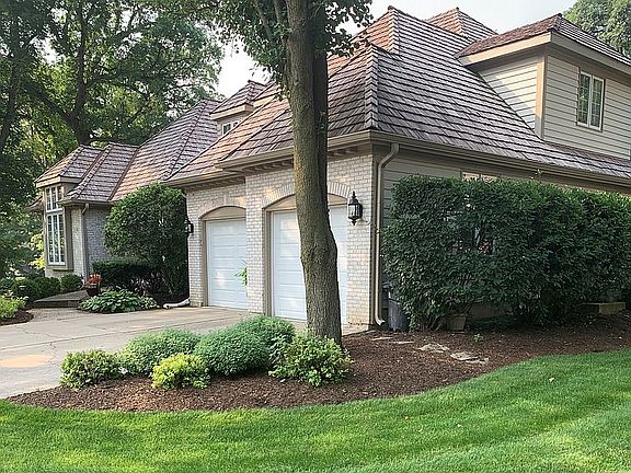 2.5 Car Garage
