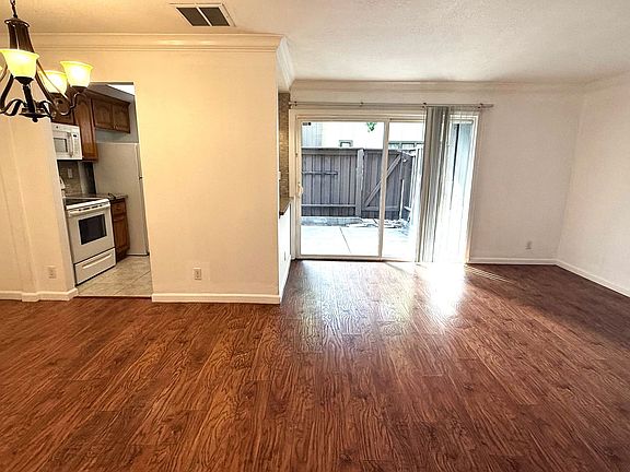 3rd image of 1701 Mahogany Way APT 42