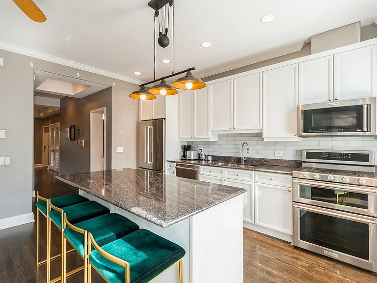 1355 N Mohawk St #3S — Photo 4