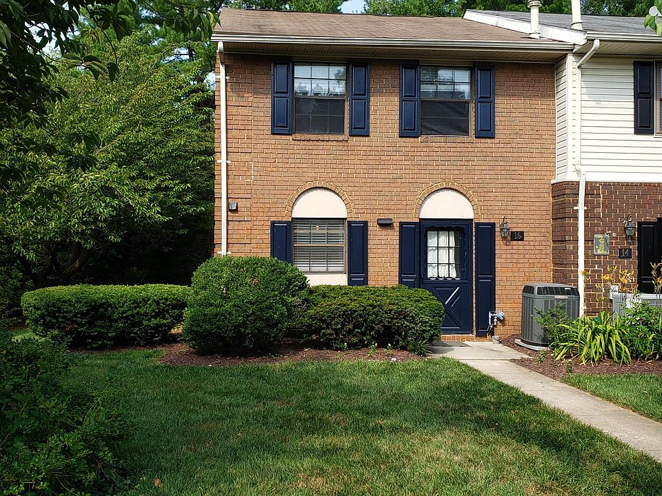 End unit 3 BR 2.5 Ba townhome