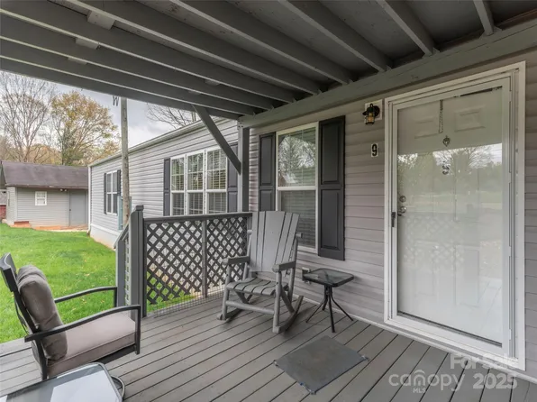 9 Scotty Cir, Candler, NC 28715