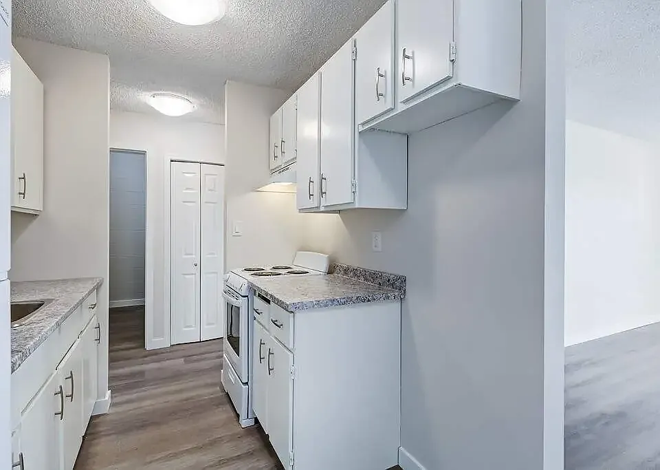 865 Confederation Dr