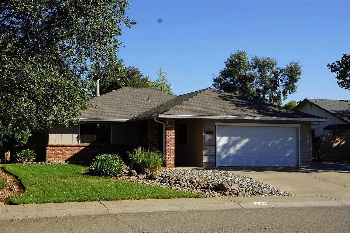 2028 Silverfield Loop photo 1