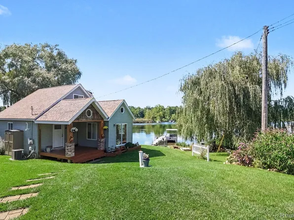 525 E Hillwood Rd, White Lake, MI 48383