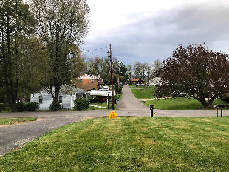 21 Montgomery Ave — Photo 4
