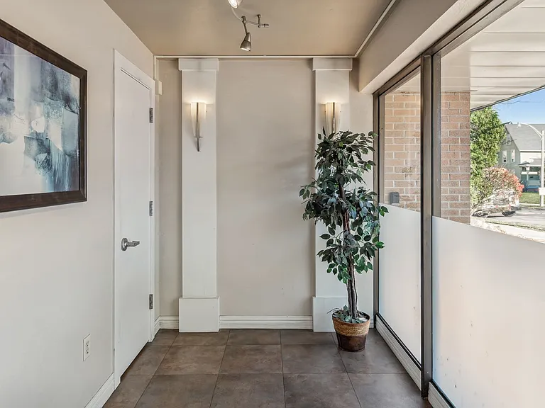 2121 N Cambridge Ave #108 — Photo 2