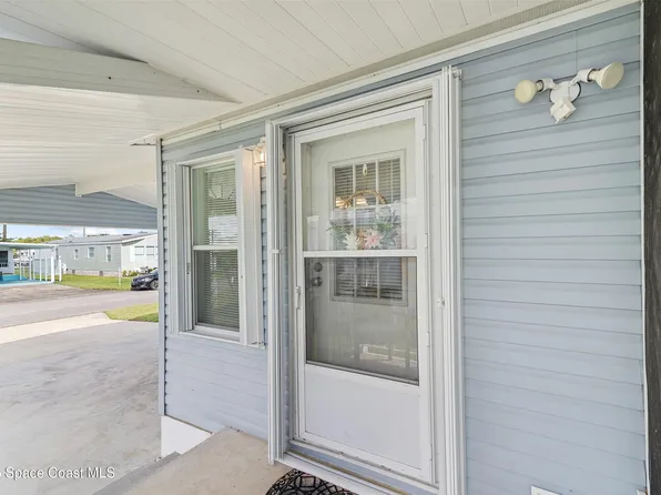 1218 Chipewa Dr, Barefoot Bay, FL 32976