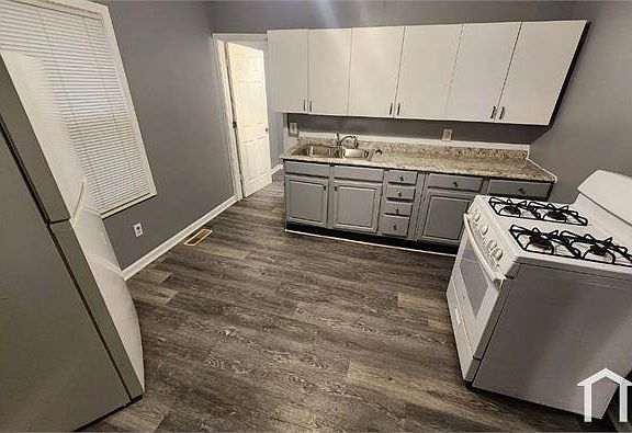 3rd image of 15786 Mandalay Ave #1