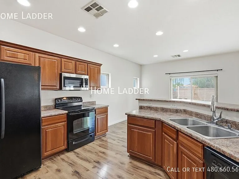 18428 N Jameson Dr — Photo 14