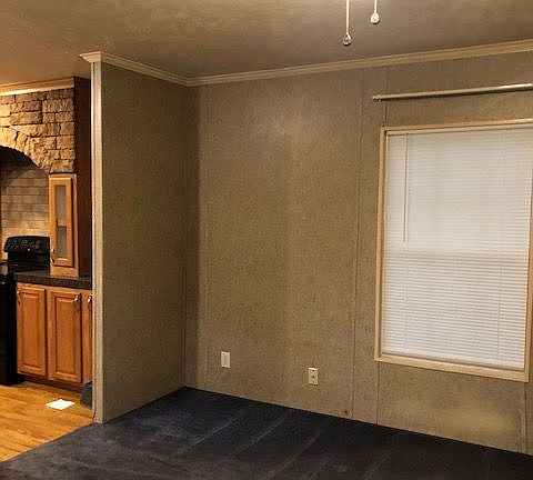 3rd image of 132 Cheyenne Ct S