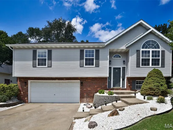 32 Windermere Dr, Glen Carbon, IL 62034