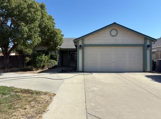 692 Oakwood Way, Livingston, CA 95334