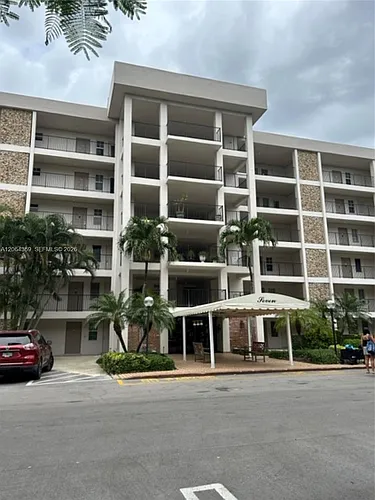 2801 N Palm Aire Dr #607 Photo 1