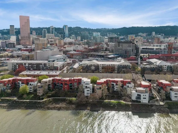 910 NW Naito Pkwy APT I18, Portland, OR 97209