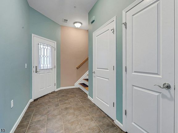 4th image of 906 River Pl