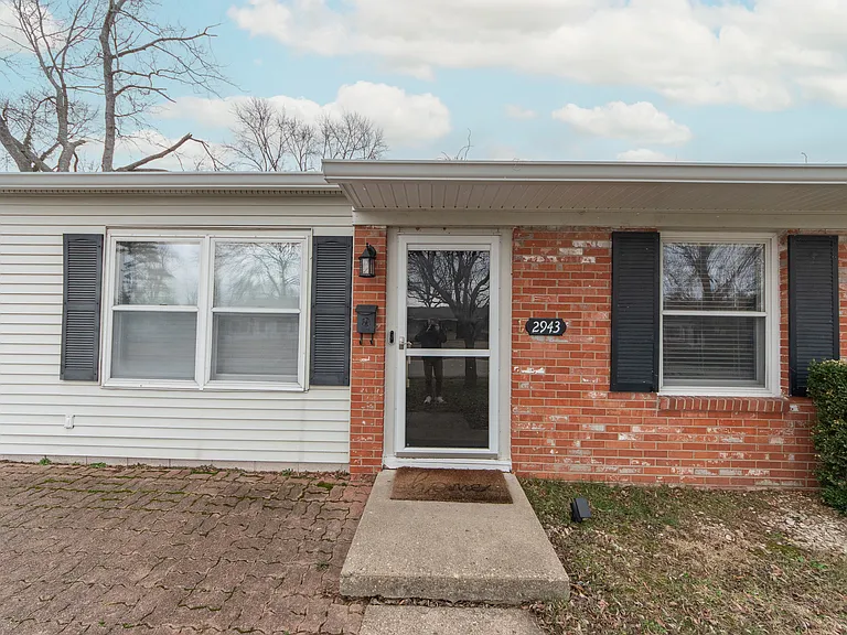 2943 Desoto Way — Photo 2
