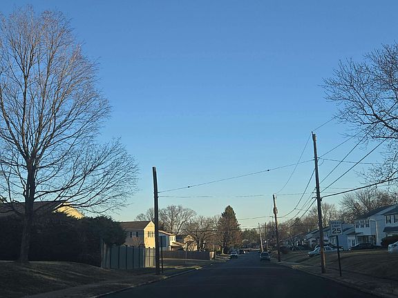 5th image of 535 Brook Ln